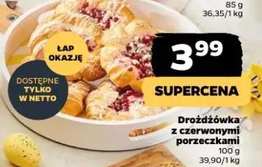 Drożdżówka z czerwonymi porzeczkami