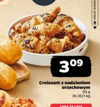 Croissant z nadzieniem orzechowym